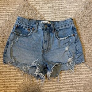 Abercrombie & Fitch The Mom Short Mid Rise Curve Love